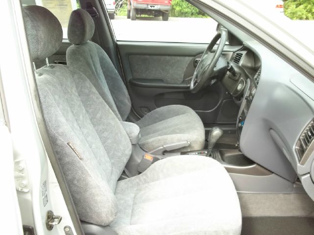 Hyundai Elantra 2001 photo 2