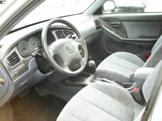 Hyundai Elantra 2001 photo 3