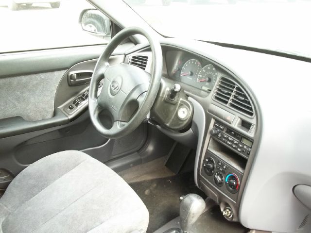 Hyundai Elantra 2001 photo 4