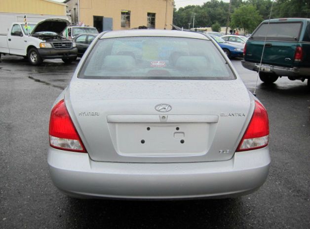 Hyundai Elantra 2001 photo 2