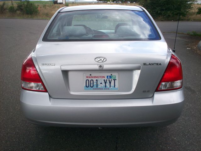 Hyundai Elantra 2001 photo 3