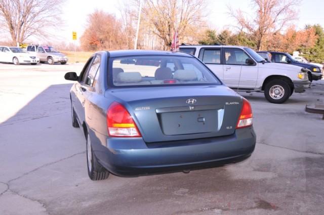 Hyundai Elantra 2001 photo 3