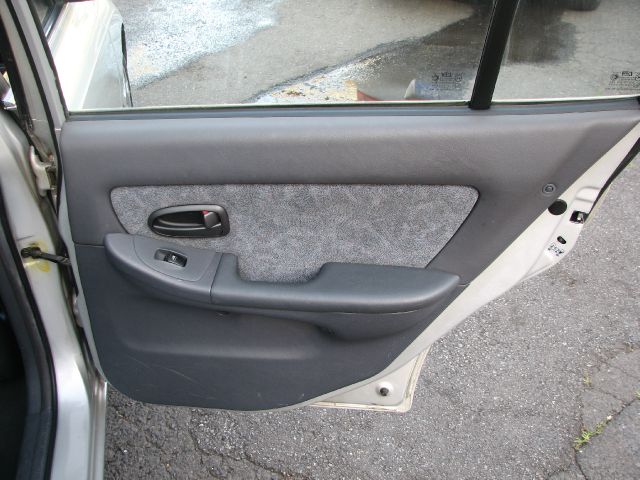 Hyundai Elantra 2001 photo 1