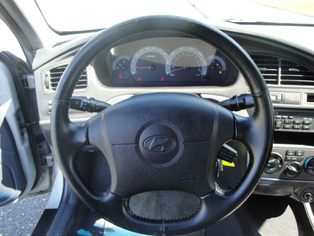 Hyundai Elantra 2002 photo 18