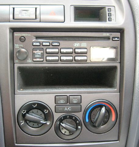 Hyundai Elantra 2002 photo 3