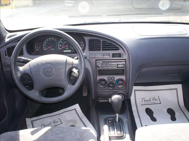 Hyundai Elantra 2002 photo 2