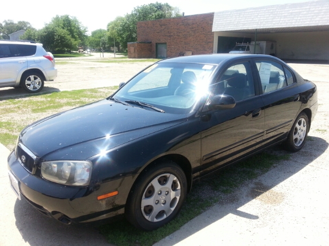 Hyundai Elantra Standard 4X4 Hardtop Sedan