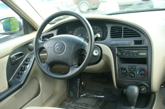 Hyundai Elantra 2002 photo 2