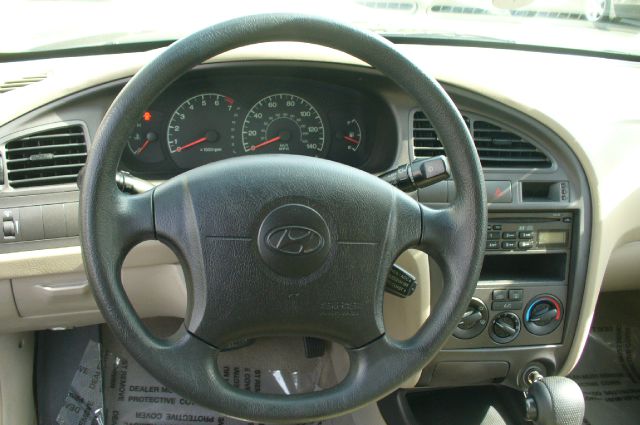 Hyundai Elantra 2002 photo 8