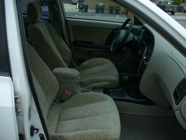 Hyundai Elantra 2002 photo 1