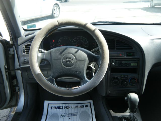 Hyundai Elantra 2002 photo 1