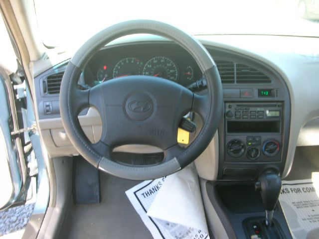 Hyundai Elantra 2002 photo 1