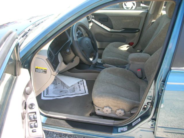 Hyundai Elantra 2002 photo 2