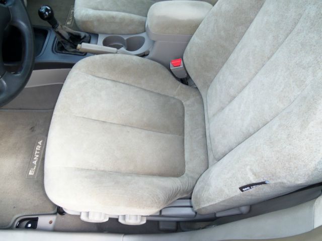 Hyundai Elantra 2002 photo 2