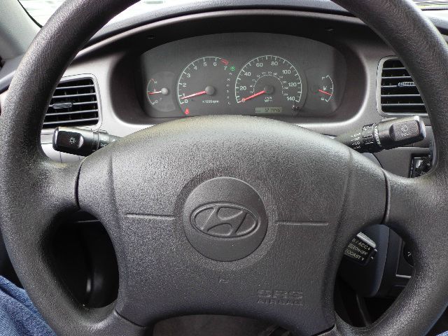 Hyundai Elantra 2003 photo 2