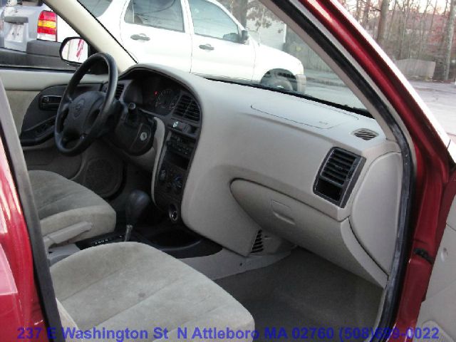 Hyundai Elantra 2003 photo 2