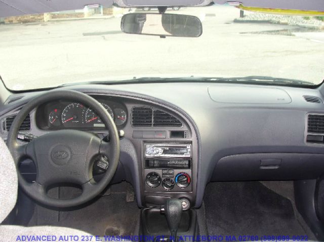 Hyundai Elantra 2003 photo 2