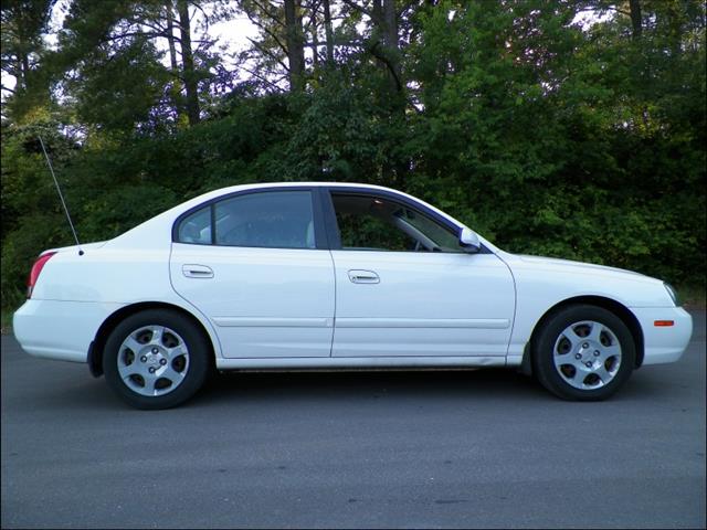 Hyundai Elantra XUV SLE 4WD Sedan