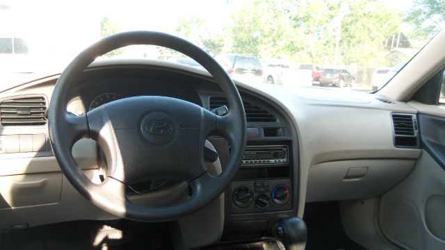 Hyundai Elantra 2003 photo 2