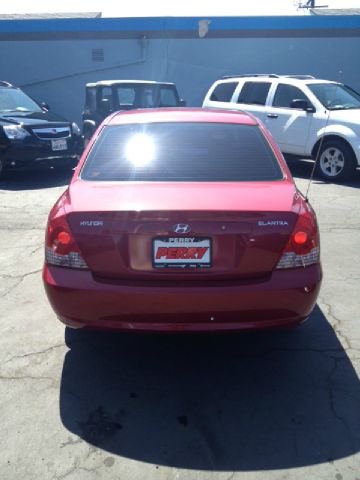 Hyundai Elantra 2004 photo 4