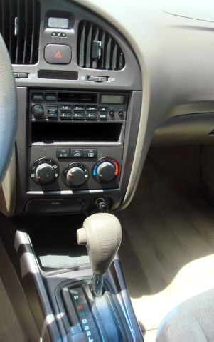 Hyundai Elantra 2004 photo 6