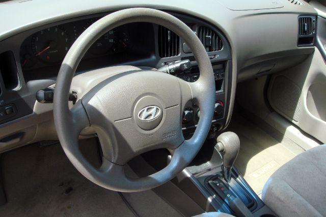 Hyundai Elantra 2004 photo 9