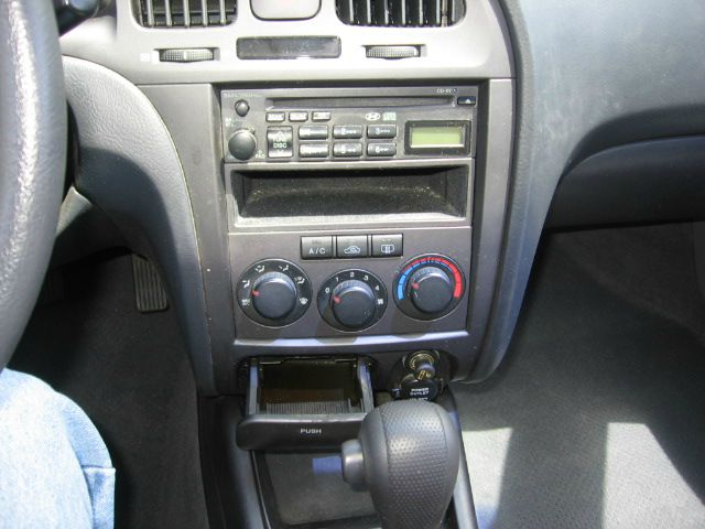 Hyundai Elantra 2004 photo 1