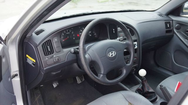 Hyundai Elantra 2004 photo 2