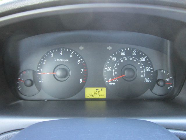 Hyundai Elantra 2004 photo 2