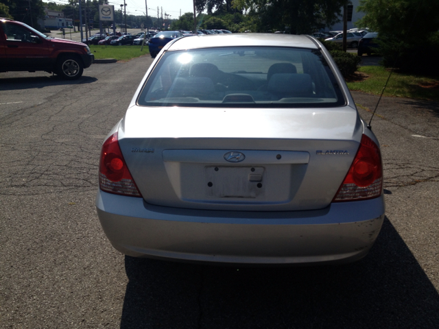 Hyundai Elantra 2004 photo 3