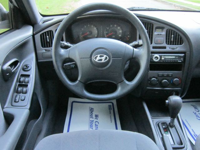 Hyundai Elantra 2004 photo 1