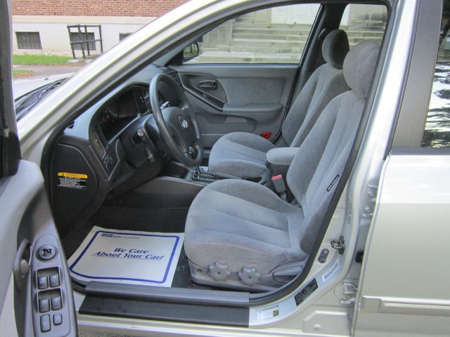 Hyundai Elantra 2004 photo 4