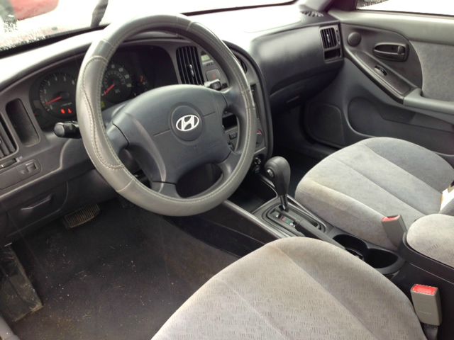 Hyundai Elantra 2004 photo 2