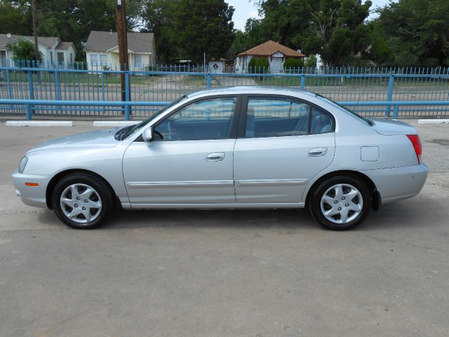 Hyundai Elantra 2004 photo 2