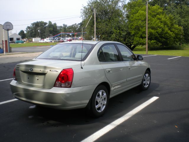 Hyundai Elantra 2004 photo 4