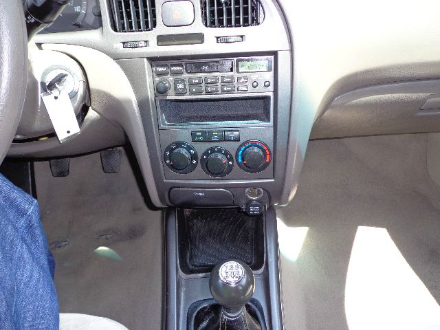 Hyundai Elantra 2004 photo 2