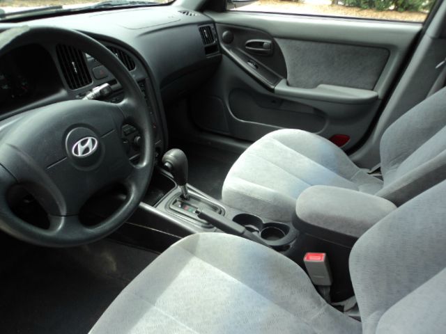Hyundai Elantra 2004 photo 2