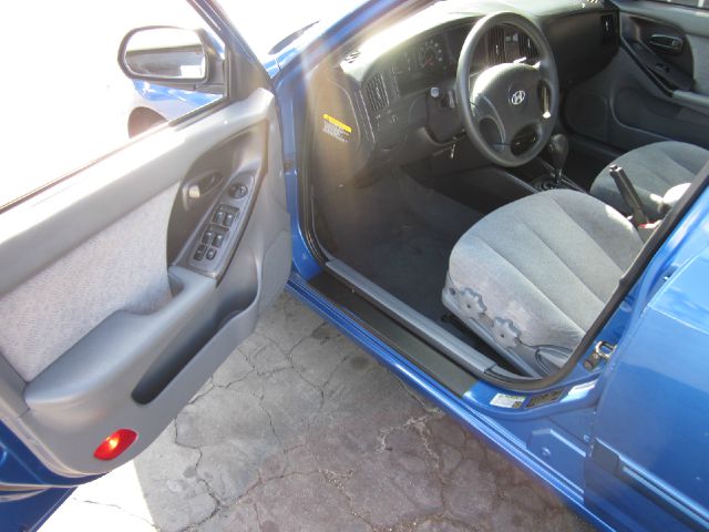 Hyundai Elantra 2004 photo 2