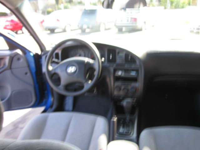 Hyundai Elantra 2004 photo 8