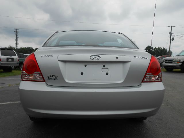 Hyundai Elantra 2005 photo 3