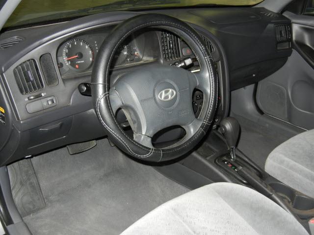 Hyundai Elantra 2005 photo 3