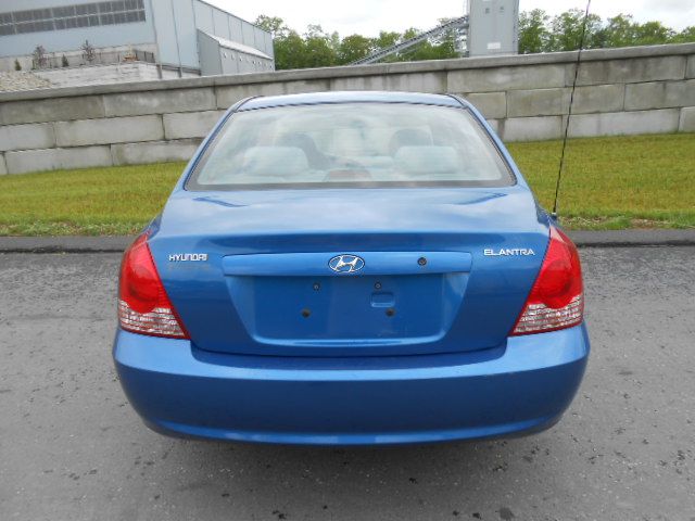 Hyundai Elantra 2005 photo 18