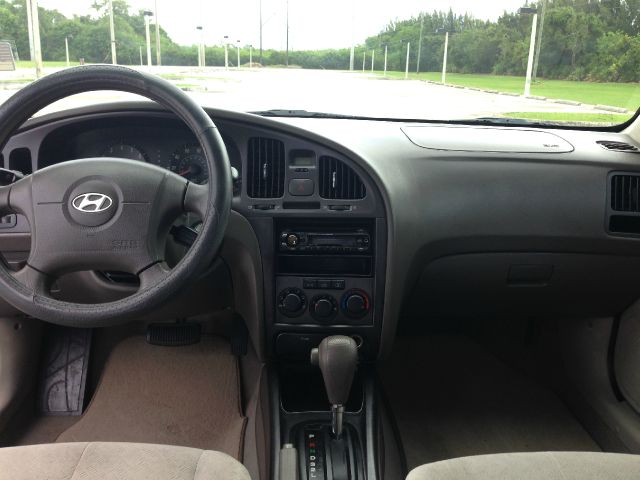 Hyundai Elantra 2005 photo 9