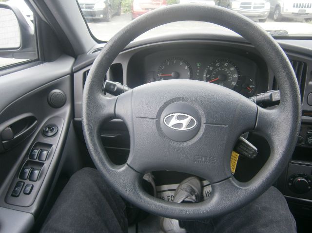 Hyundai Elantra 2005 photo 3