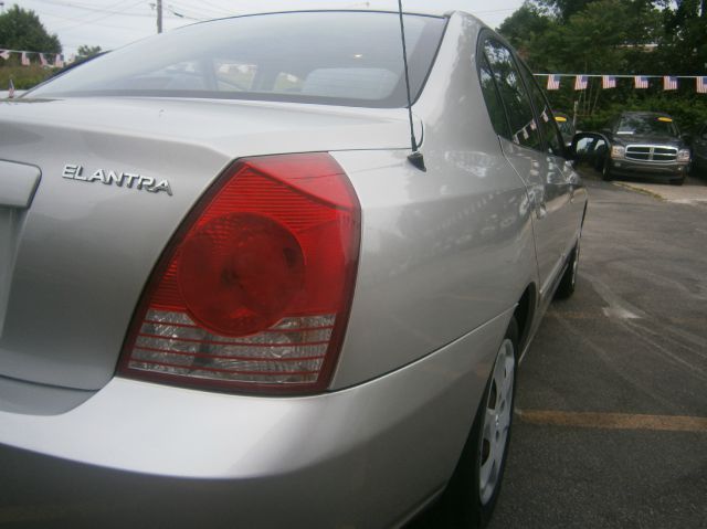 Hyundai Elantra 2005 photo 4