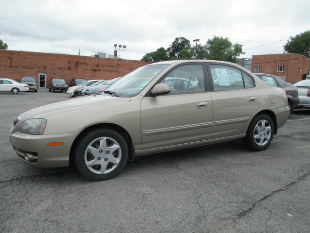 Hyundai Elantra ADV AWD Sedan