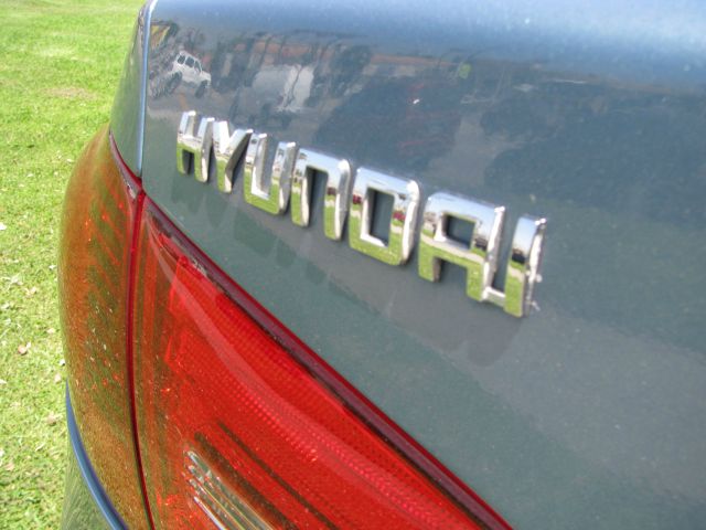 Hyundai Elantra SE Sedan