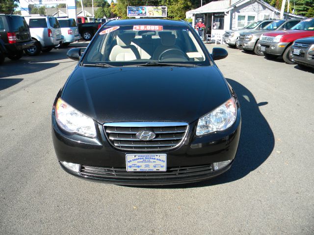 Hyundai Elantra SE Sedan