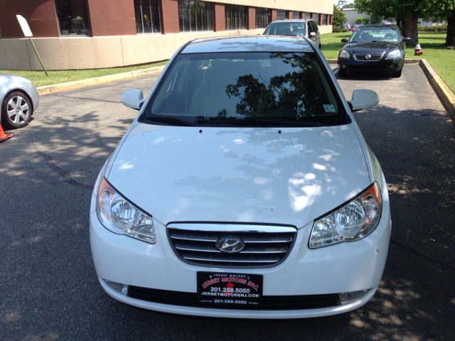 Hyundai Elantra SE Sedan