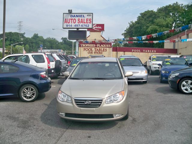 Hyundai Elantra SE Sedan